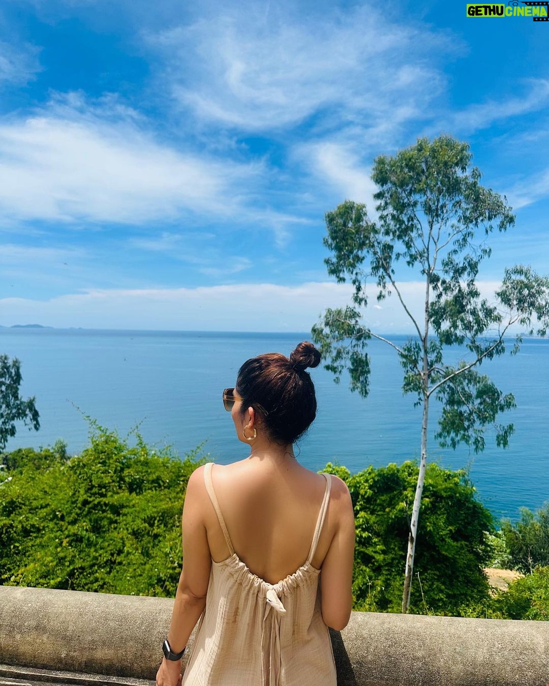 Gungun Uprari Instagram - “The day well spent is about how many times you smile in that particular day without any reason.” 🪷 . . . . #travelphotography #vietnam #sun #daywellspent #buddy #fun #laugh #memories ❤️ Danang City - Vietnam 越南峴港市