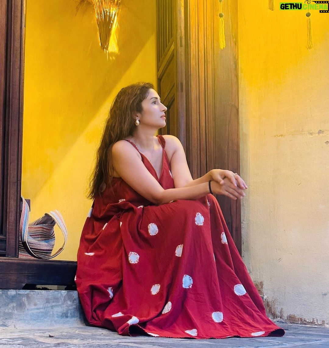 Gungun Uprari - 21.8K Likes - This evening is as brief as the twinkling of an eye yet such twinklings is what eternity is made of 🤩
Beautiful evening @oldtownhanoi #vietnam
@mothoian lotus tea 🪷 ☕️
Very comfortable & beautiful dress
@kharakapas 🌸
.
.
.
#evening #lights #lake #lanterns #calm #beautiful #bright .