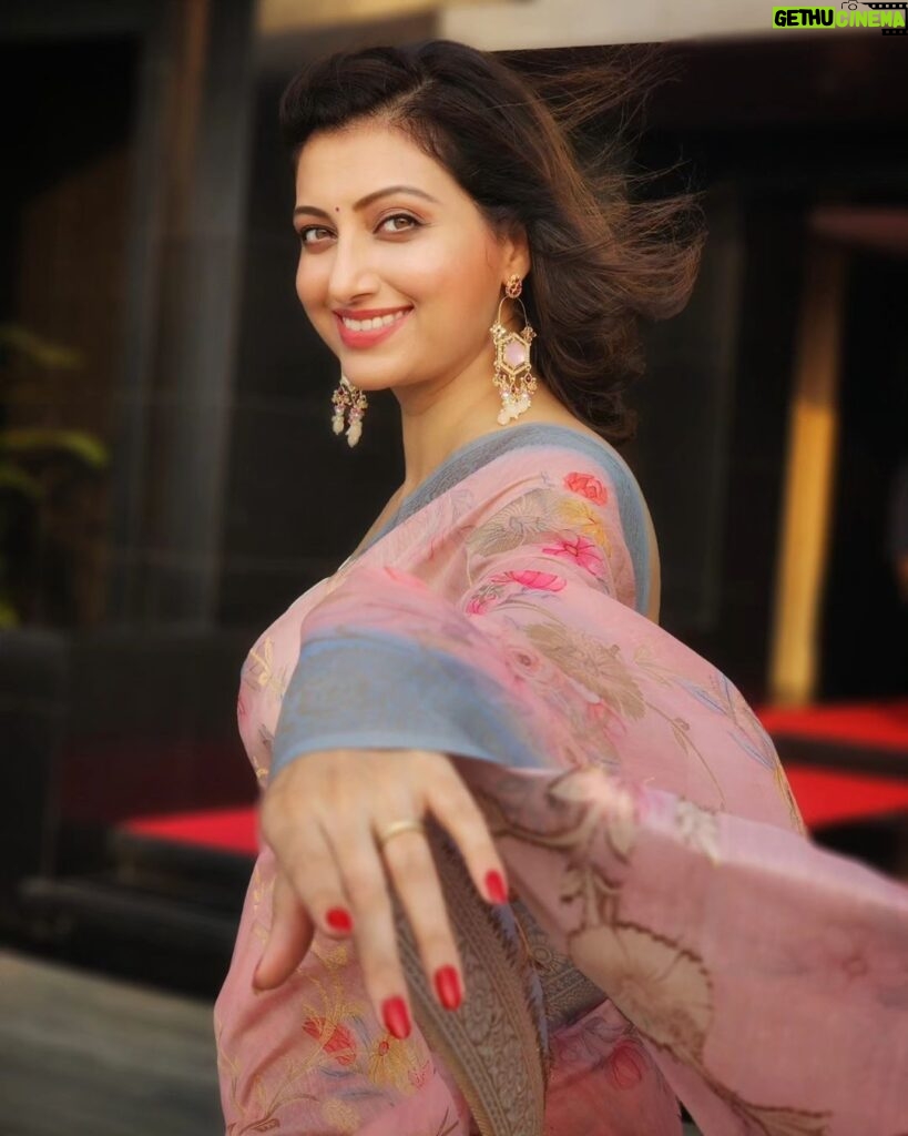 Hamsa Nandini Instagram - Hello December! 👻 Here's to the last 31 days of ☆celebrating how far we have come. ☆reflecting on all we have learned this year. ☆knowing we are not alone if we are grieving or hurting in this season. ☆remembering that even though there are 100 things to do,we are not wrong for needing time to rest. ☆being greatful for things both great and small. ☆believing that some of the best gifts we can give are time, empathy and love. . #birthdayweek #🥳 #swanstories . Hair: @curls_and_curves555
