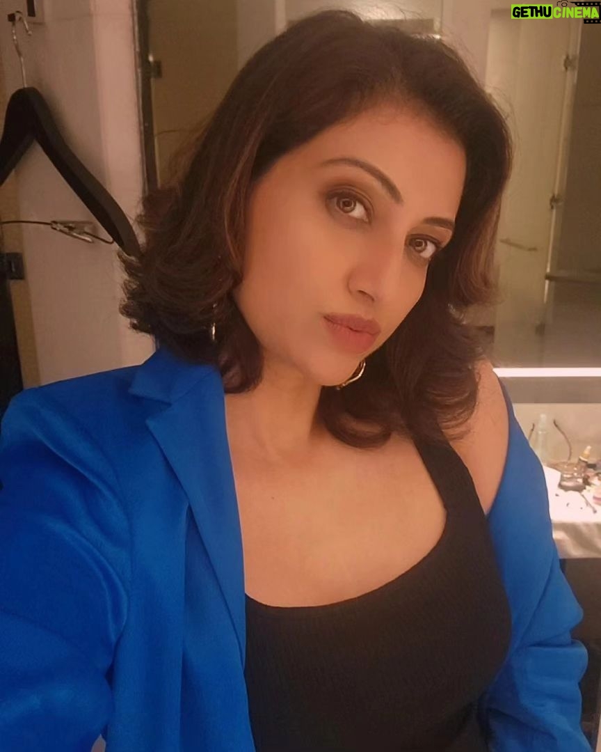 Hamsa Nandini Instagram - Live from Sakshi news! . @rakesh_deva_reddy @sakshinews . #swanstories