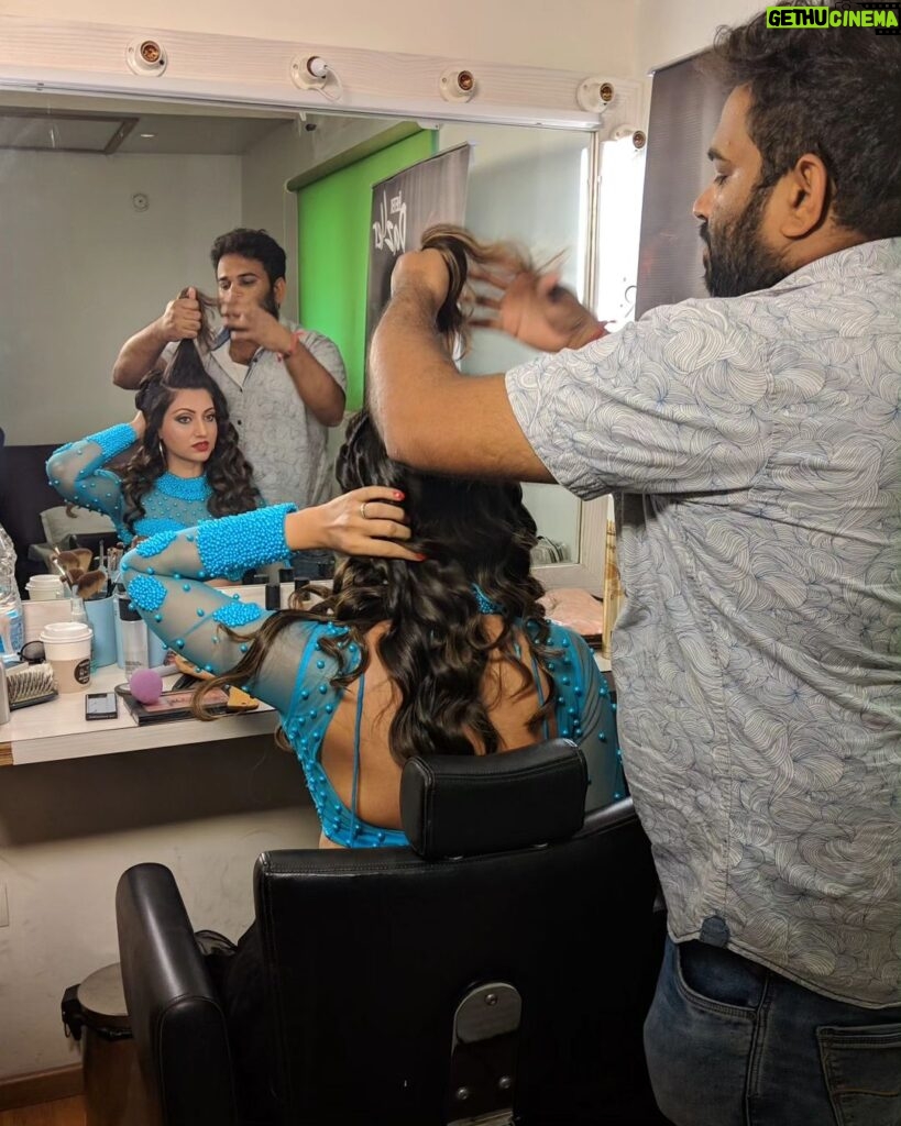 Hamsa Nandini Instagram - Dear Shrinu, I dont believe, you are gone. Although you were introduced to me as an hairdresser, you played innumerable roles in my life. From my on set maneger, event organizer, bodyguard, telugu tutor, travel companion and most importantly a friend. You made me very proud as you graduated from an hairdresser to an oversees production maneger, all at the age of 35. Thank you for being the support I needed. Seenu anna, you left us too soon. Will miss u on set and in life. Rest peacefully! . #💔 #swanstories