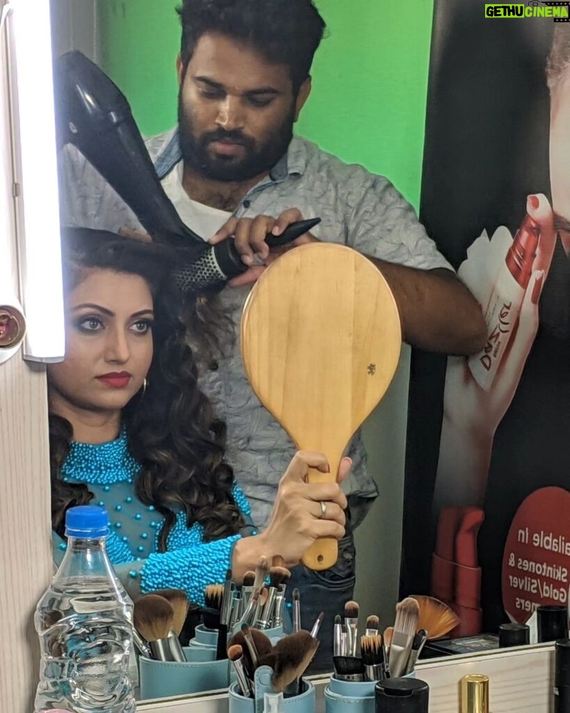 Hamsa Nandini Instagram - Dear Shrinu, I dont believe, you are gone. Although you were introduced to me as an hairdresser, you played innumerable roles in my life. From my on set maneger, event organizer, bodyguard, telugu tutor, travel companion and most importantly a friend. You made me very proud as you graduated from an hairdresser to an oversees production maneger, all at the age of 35. Thank you for being the support I needed. Seenu anna, you left us too soon. Will miss u on set and in life. Rest peacefully! . #💔 #swanstories