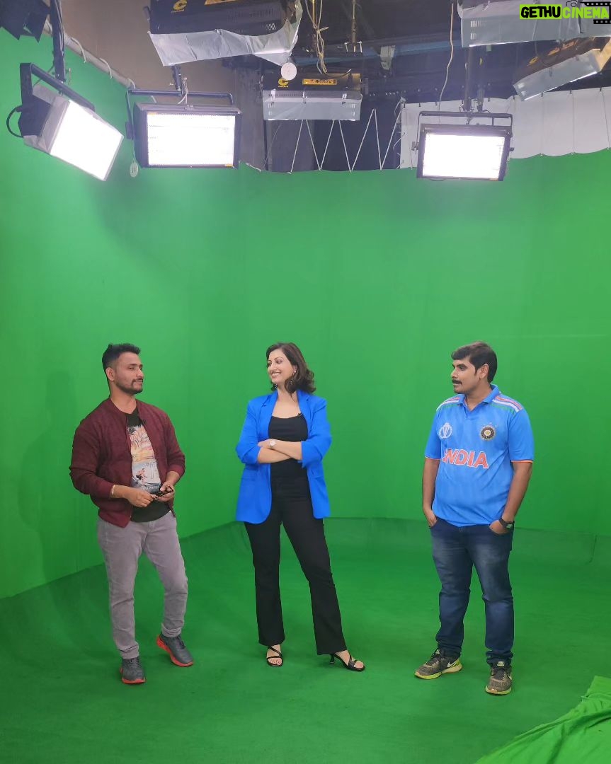 Hamsa Nandini Instagram - Live from Sakshi news! . @rakesh_deva_reddy @sakshinews . #swanstories