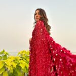 Hansika Motwani Instagram - 🌹 • • @niru05_raghupathy @sankpalsavita @sawangandhioffcial @sawangandhi_sg Jewellery: @razwada.jewels @amigos.rizwan