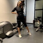 Hansika Motwani Instagram - Crushing goals, one workout at a time.