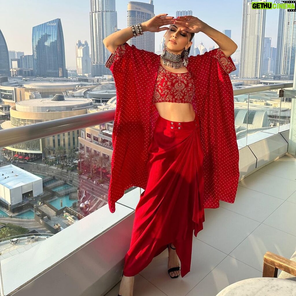 Hansika Motwani Instagram - Event ready ❣️ • • • Styling: @niru05_raghupathy Outfit: @pinkcitybysarika @dipublicrelations Jewellery: @minerali_store @azotiique Hmu @aida_glow @sankpalsavita Dubai, United Arab Emirates
