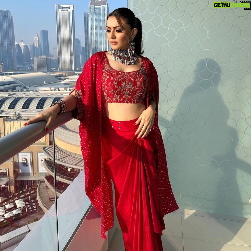 Hansika Motwani Instagram - Event ready ❣️ • • • Styling: @niru05_raghupathy Outfit: @pinkcitybysarika @dipublicrelations Jewellery: @minerali_store @azotiique Hmu @aida_glow @sankpalsavita Dubai, United Arab Emirates