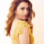 Hansika Motwani Instagram - Saree not sorry 🌻 • • Promotions ready • • @puchi.photography @awignaofficial @sankpalsavita @rupeshryadav @saigopalchikkala_cine_costumer #mynameishruthi #promotions