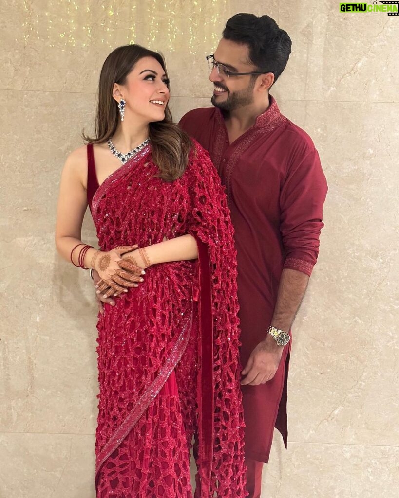 Hansika Motwani Instagram - This is so special in so many ways❤️#happykarwachauth thank you for fasting with me baby . Love you