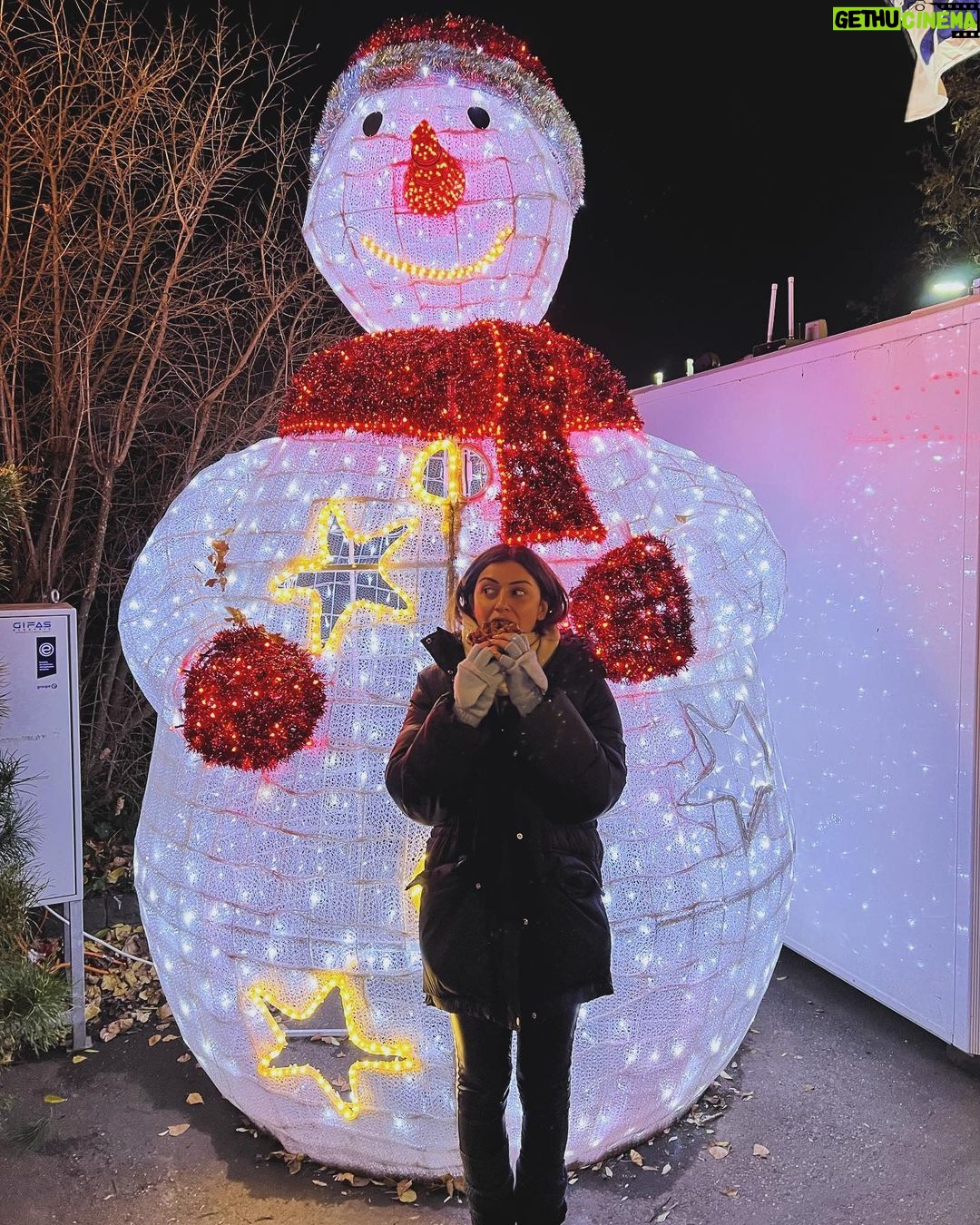 Hansika Motwani Instagram - 🎄Merry Christmas🎅🏻 & happy holidays ✨ Montreux, Switzerland