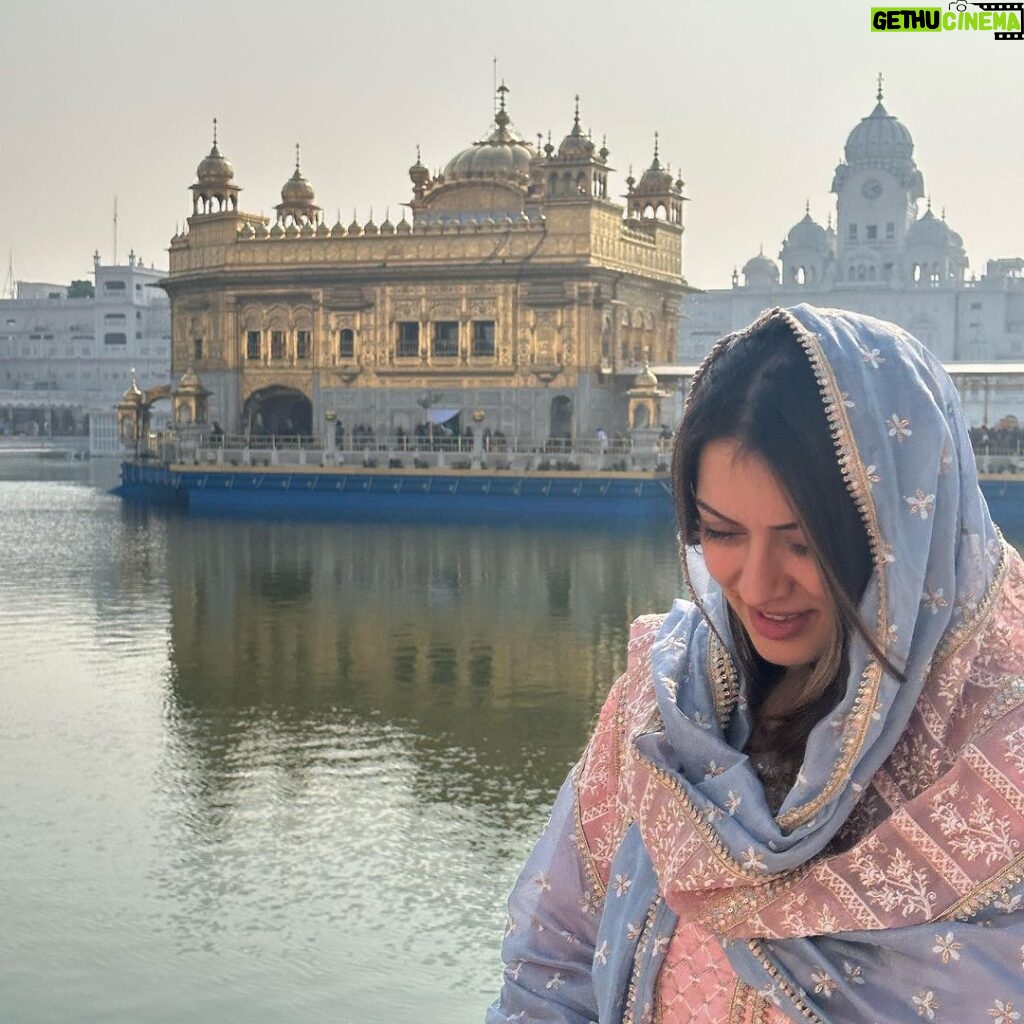 Hansika Motwani Instagram - ਸ਼ੁਕਰਾਨਾ 🙏🏻 ੴ Golden Temple Amritsar Punjab India