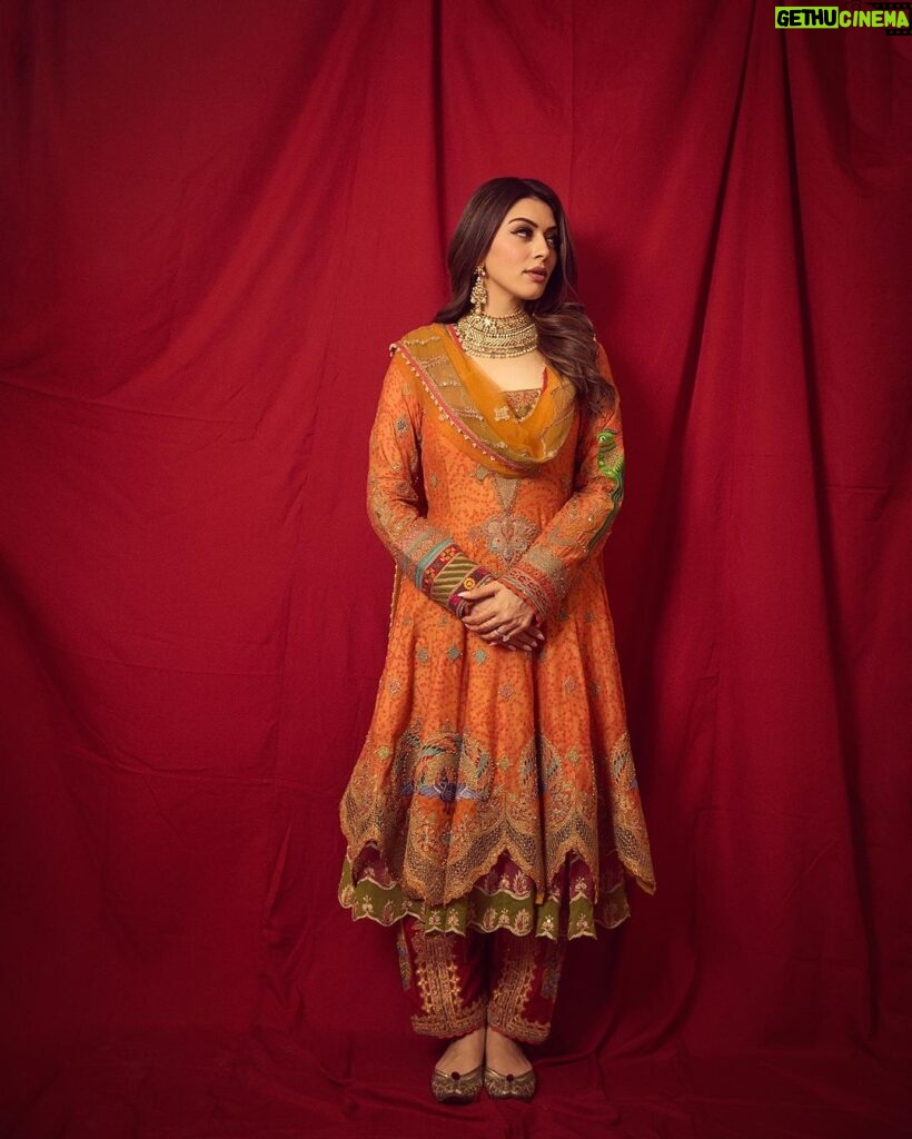 Hansika Motwani Instagram - Happy Diwali 🪔 • • • • 🧿 Styled by : @niru05_raghupathy Outfit: @rimpleandharpreet Jewellery: @sanzanyjewels @dipublicrelations Shot by: @gohil_jeet @sankpalsavita