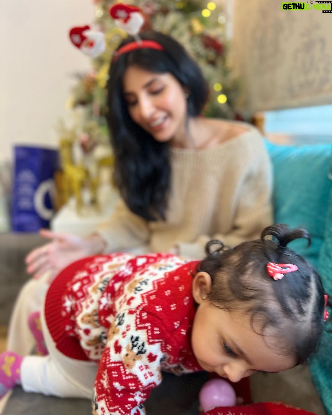 Harshita Gaur Instagram - Secret Santa 🎅🫠 🎄🎶 🎁 🎁 You wanna guess my secret wish ?