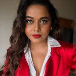Hemangi Kavi Instagram - Did I Paint the Town Red? ❤️💋👠💄🌶️🍷🚗🎸 #कवीहुँमैं #हेमांगीकवी #तीसावळीगं #kavihunmain #hemangikavi #thatduskywoman #trending #red #dojacat #paintthetownred Mk up, Hair, Styling & Photos: Yours Truly 🥰 Mumbai, Maharashtra