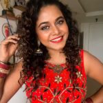 Hemangi Kavi Instagram - Make up, Hair, Styling & Photo : Yours lovely! 🥰 मीच माझ्या जीवनाचा शिल्पकार! 🤭 #कवीहुँमैं #हेमांगीकवी #तीसावळीगं #kaavihunmain #hemangikavi #thatduskywoman #trending #curlyhair #makeup #saturday Mumbai, Maharashtra
