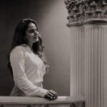 Hemangi Kavi Instagram - …! #कवीहुँमैं #हेमांगीकवी #तीसावळीगं #kavihunmain #hemangikavi #thatduskywoman #trending Pc : @renukakhot 😘 Royal Opera House Mumbai