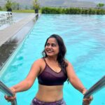 Hemangi Kavi Instagram - Diving into 43 be like! 🥰 #कवीहुँमैं #हेमांगीकवी #तीसावळीगं #kavihunmain #hemangikavi #thatduskywoman #birthdaypost #trending #transition #26thaugust