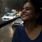 Hemangi Kavi Instagram - Dear Rain…. ❤️💙❤️ #कवीहुँमैं #हेमांगीकवी #तीसावळीगं #kavihunmain #hemangikavi #thatduskywoman #trending #dearcommrade #music #rains #tunnel Vc: @mr._k_.2827 ☺️ Pune, Maharashtra