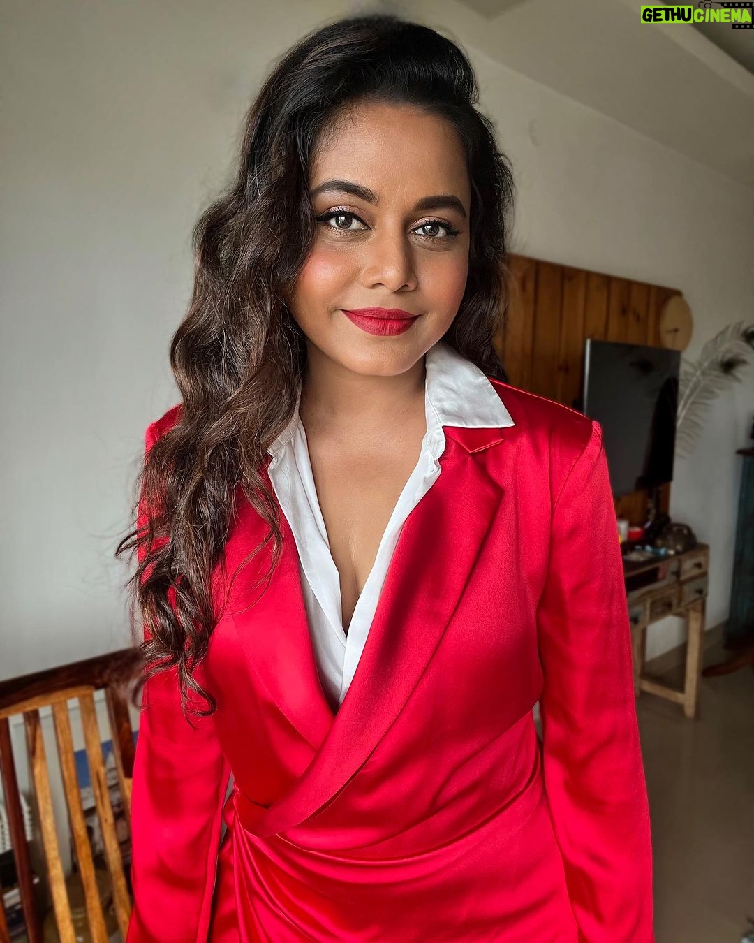 Hemangi Kavi Instagram - Did I Paint the Town Red? ❤️💋👠💄🌶️🍷🚗🎸 #कवीहुँमैं #हेमांगीकवी #तीसावळीगं #kavihunmain #hemangikavi #thatduskywoman #trending #red #dojacat #paintthetownred Mk up, Hair, Styling & Photos: Yours Truly 🥰 Mumbai, Maharashtra