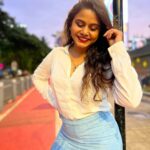 Hemangi Kavi Instagram - A pretty face gets old, a nice body will change, But a good woman will always be a Good Woman! #कवीहुँमैं #हेमांगीकवी #तीसावळीगं #kavihunmain #HemangiKavi #thatduskywoman #trending #happyteachersday Bandra,Mumbai