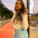 Hemangi Kavi Instagram - A pretty face gets old, a nice body will change, But a good woman will always be a Good Woman! #कवीहुँमैं #हेमांगीकवी #तीसावळीगं #kavihunmain #HemangiKavi #thatduskywoman #trending #happyteachersday Bandra,Mumbai