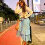 Hemangi Kavi Instagram - Life is a Red Carpet, Walk it with Grace, Elegance and Mindfulness! #कवीहुँमैं #हेमांगीकवी #तीसावळीगं #kavihunmain #hemangikavi #thatduskywoman #trending #redcarpet Pc : आमचा माणूस ❤️ (स्वतःहून म्हणाला चल फोटो काढू) No ‘जबरदस्ती’ was possessed here 😛 Bandra,Mumbai