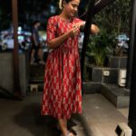 Hemangi Kavi Instagram - काल तुम्ही माझ्या वाढदिवसानिमित्त वेळात वेळ काढून मला शुभेच्छा देण्यासाठी msgs, phone calls, Dms केले त्यासाठी मी तुमचे आभार मानते. काहींचे calls मी घेऊ शकले नसेन, msgs वाचू शकले नसेन, reply देऊ शकले नसेन, tags पाहू शकले नसेन, stories remention करू शकले नसेन तर मोठ्या दिलानं तुम्ही मला माफ कराल अशी मी आशा करते. कालचा दिवस खरंच तुमच्या शुभेच्छांमुळे खास बनला. असंच प्रेम करत रहा, आशीर्वाद देत रहा! पुन्हा एकदा खुप खुप धन्यवाद! ❤️🙏🏽 त. टी.: वाढदिवस काल म्हणजे २६ ॲागस्टला होता, आज नाही याची कृपया मंडळाने नोंद घ्यावी! #कवीहुँमैं #हेमांगीकवी #तीसावळीगं #kavihunmain #hemangikavi #thatduskywoman #trending ##birthdaywishesappreciationpost #26thaugust Mumbai, Maharashtra