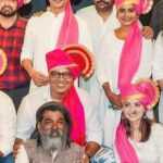 Hemangi Kavi Instagram - जेव्हा इतक्या मोठ्या नावाच्या माणसाचा अंत असा होतो तेव्हा मनात प्रश्नांचं काहूर माजतं. मन उत्तरं शोधू लागतं. ती मिळत नाहीतच. मग आपण जरतरच्या गोष्टी बोलू लागतो. काही बाही धंडाळू लागतो. काय ते कळत ही नाही! पोटात खड्डा पडला बातमी ऐकून! मनात, अंगात थरथर आहे. आत खोलवर धडधडतंय आताही हे लिहीताना! नितीन सर! तुम्ही आदर्श, उदाहरण होतात आमच्या सारख्या लोकांसाठी! स्वप्न मोठी कशी बघायची ती सत्यात कशी उतरवायची याचं! भव्यदिव्यतेचं प्रतिक होतात! ‘होतात’ हा शब्द लिहावा लागतोय आज! छे! २०१६ मध्ये माझा दादा Fortis hospital मध्ये admit होता! समोरच्या Bed वर तुम्ही होतात. तेव्हा मी तुम्हांला पहील्यांदा भेटले होते. माझा दादाचं नाव नितीन, वडलांचं नाव चंद्रकांत. हे जेव्हा मी तुम्हांला सांगितलं तेव्हा म्हणाला होतात “अरे, म्हणजे देसाई आणि कवी चाच काय तो फरक! बघा हं, दोघांची औषधं, उपचार इकडे तिकडे व्हायची.” हे ऐकून Dr आणि Nurses सकट आम्ही हसलो होतो. आज पटकन तेच आठवलं! प्रत्येक माणूस जाणारच आहे हे आपल्याला सगळ्यांना माहितीए पण जेव्हा इतका यशस्वी, हिंदी सिनेमा, मालिका वरर्तूळात नाव कमवलेला, ते नाव टिकवून ठेवलेला मराठी माणूस आपलं आयुष्य असं संपवतो तेव्हा आमच्या सारख्या छोट्या लोकांचा confidence हलतो! Blank व्हायलं होतं! असा निर्णय घेताना तुमचं काय झालं असेल याचा किंचितसा अंदाज ही कुणी लावू शकणार नाही. पण आता जिथे कुठे असाल तिथे शांत असाल. या materialistic जगाच्या सगळ्या गराड्यातून दूर, मुक्त! #नितीनचंद्रकांतदेसाई #NitinChandrakantDesai #ND #ArtDirector #Producer #Director Mumbai, Maharashtra
