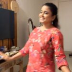 Hemangi Kavi Instagram - Main Aur Mere Trollers…Aksar yeh baatein karte hain!!! 🧐🤔🫣 Tum yeh kehti… Hum woh kehte!!! #कवीहुँमैं #हेमांगीकवी #तीसावळीगं #kavihunmain #hemangikavi #thatduskywoman #trending #highlyrelatable #sunday Mumbai, Maharashtra