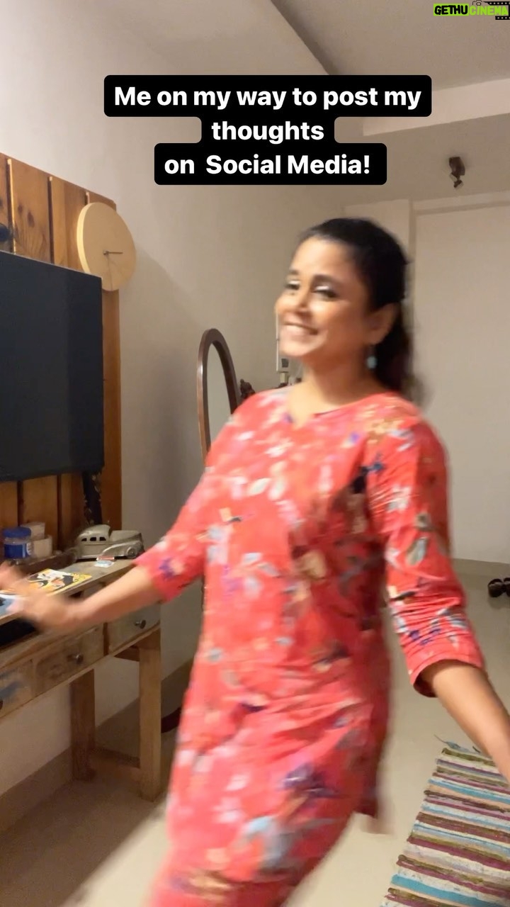 Hemangi Kavi Instagram - Main Aur Mere Trollers…Aksar yeh baatein karte hain!!! 🧐🤔🫣 Tum yeh kehti… Hum woh kehte!!! #कवीहुँमैं #हेमांगीकवी #तीसावळीगं #kavihunmain #hemangikavi #thatduskywoman #trending #highlyrelatable #sunday Mumbai, Maharashtra