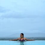 Hemangi Kavi Instagram - ती Pool राणी - Part 2 सगळ्याचा Sequel (Part) येऊ शकतो मग photos चा का नाही? तुला Sequel चांगलाच धडा!!! 😝😝 📍आपल्या महाराष्ट्रातलं, आपलं कर्जत! 🤳🏽तोच तो, आमचा माणूस 🤭 #कवीहुँमैं #हेमांगीकवी #तीसावळीगं #kavihunmain #HemangiKavi #thatduskywoman #monsoon #trending #maharashtra #weekend #saturday