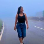 Hemangi Kavi Instagram - Monsoon done ✔️ 📍: Tigers View Point, Lonavala, Maharashtra. #tigersviewpoint #lonavala #maharashtra #monsoon #कवीहुँमैं #हेमांगीकवी #तीसावळीगं #kavihunmain #hemangikavi #thatduskywoman #trending #पावसाळा #पाऊस Vc: आमचा माणूस 🥰
