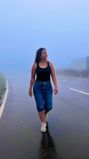 Hemangi Kavi Instagram - Monsoon done ✔️

📍: Tigers View Point, Lonavala, Maharashtra. 

#tigersviewpoint #lonavala #maharashtra #monsoon 
#कवीहुँमैं #हेमांगीकवी  #तीसावळीगं #kavihunmain #hemangikavi #thatduskywoman #trending #पावसाळा #पाऊस 

Vc: आमचा माणूस 🥰