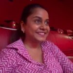 Hemangi Kavi Instagram - दुख, दर्द, पीडा! 😩 लेकिन कोई नहीं फिल्म ज्यादा पीडादायक निकली! Btw, Guess d film? 😜 #कवीहुँमैं #हेमांगीकवी #तीसावळीगं #kavihunmain #hemangikavi #thatduskywoman #trending #bedardeya #3d #movie #after40 #eyesight
