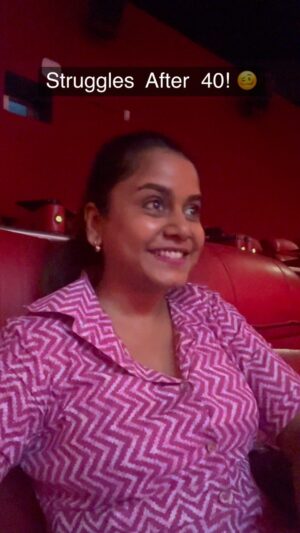 Hemangi Kavi Instagram - दुख, दर्द, पीडा! 😩 लेकिन कोई नहीं फिल्म ज्यादा पीडादायक निकली! 
Btw, Guess d film? 😜 

#कवीहुँमैं #हेमांगीकवी #तीसावळीगं #kavihunmain #hemangikavi #thatduskywoman #trending #bedardeya #3d #movie #after40 #eyesight