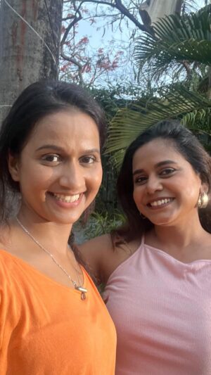 Hemangi Kavi Instagram - ❣️❣️..!! 
Unexpected meetings are more happening..!! 😍😍 Hey @hemangiikavi Finally… Dancing on a reel with you is more of a fun than expected..!! 😂😂

v.c @abhishek_rahalkar ❣️ Thank you soooo much..!! 

#trending #instareels #viral #viralreels #instagram #instagramreels #instareels #dancers #actors #blessed #blessedsoul #makeba #marathiactress #actress #ashwinikasar