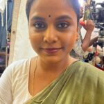 Hemangi Kavi Instagram - मला Panorama entertainment production मधून phone आला ज्यांच्यासोबत मी ‘तेरी लाडली मैं’ ही हिंदी मालिका केली होती. म्हणाले “तुम्ही cameo करणार का?”. मी म्हटलं “Character चांगलं असेल तर का नाही?”. तर ते म्हणाले “हो हो Character soild आहे म्हणूनच तर तुम्हांला विचारतोय. वकिलाची भूमिका आहे. जी मालिकेच्या नायिकेला न्याय मिळवून देण्याचा प्रयत्न करते”. मी excite होत म्हटलं “चला मग करूया”. Shooting सुरू झालं. एक वेगळीच भूमिका साकारताना मज्जा येतेय. आजच्या episode मध्ये माझी entry आहे. तेव्हा पहा ‘गायत्री आत्याला’ ‘मन धागा धागा जोडते’ मध्ये फक्त @star_pravah वर सं. ६.३० वा. *Cameo म्हणजे छोट्या काळा करता साकारलेली महत्वाची भूमिका. #mandhagadhagajodatenava #starpravah #स्टारप्रवाह #मनधागाधागाजोडतेनवा #नवीमालिका #गायत्रीआत्या #panoramaentertainment