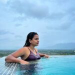 Hemangi Kavi Instagram - ती Pool राणी - Part 2 सगळ्याचा Sequel (Part) येऊ शकतो मग photos चा का नाही? तुला Sequel चांगलाच धडा!!! 😝😝 📍आपल्या महाराष्ट्रातलं, आपलं कर्जत! 🤳🏽तोच तो, आमचा माणूस 🤭 #कवीहुँमैं #हेमांगीकवी #तीसावळीगं #kavihunmain #HemangiKavi #thatduskywoman #monsoon #trending #maharashtra #weekend #saturday