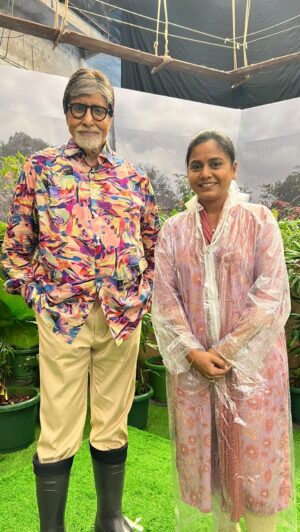 Hemangi Kavi Instagram - क्या कहॅूं की खुशी, आश्चर्य, घबराहट, shock, respect से है लब सिले हुए! 
जिथे शब्द संपतात! Happy Birthday Shri @amitabhbachchan Sir. ❤️
Detailed post tomorrow! Stay tuned! Let me sink in this first. 

#newad #tvc #ad #amitabhbachchan #bigb #11thoctober 

#कवीहुँमैं #हेमांगीकवी #तीसावळीगं #kavihunmain #hemangikavi #thatduskywoman