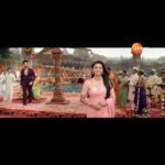 Hemangi Kavi Instagram - Amruta ko hai rishton par atoot vishwaas, toh doosri ore Virat ko hai pyaar se aitraaz, lekin kya takraayenge inke raaste kabhi ek dooje ke saath? Dekhiye ek nayi kahaani #KaiseMujheTumMilGaye, 27th November se, raat 10 baje, sirf #ZeeTV aur kahin bhi, kabhi bhi @zee5shows par. #Promo @muktadhond @itisriti @arjitaneja @srinita_14 @jassi.k15 @nikitadhond