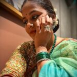 Hemangi Kavi Instagram - आपल्याला जास्ती काय कळत नाय, पण येक कळतं… मानसाचं कर्म चांगलं असलं की नाय त्याला रात्रीची झोप लय भारी लागती अन् झोप समद्या.. समद्या मंजी समद्या सुखांचं मुळ हाय! ज्याला चांगली झोप तो लय मोट्टा तोप! जय हिंद, जय महाराष्ट्र! #कवीहुँमैं #हेमांगीकवी #तीसावळीगं #kavihunmain #hemangikavi #thatduskywoman #trending #motivational #कर्म Mumbai, Maharashtra