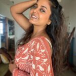 Hemangi Kavi Instagram - 🏹 #कवीहुँमैं #हेमांगीकवी #तीसावळीगं #kavihunmain #hemangikavi #thatduskywoman #trending Mumbai, Maharashtra