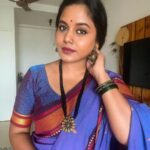 Hemangi Kavi Instagram - Songs that hit different! 😁 #90ssongs #90svibes #कवीहुँमैं #हेमांगीकवी #तीसावळीगं #kavihunmain #hemangikavi #thatduskywoman #trending #eyes #kumarsanu Mumbai, Maharashtra