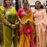 Hemangi Kavi Instagram - जेव्हा थेट ‘वर्षा’ वरून बोलावणं येतं! महाराष्ट्र राज्याचे माननीय मुख्यमंत्री श्री एकनाथजी शिंदेसाहेबांनी त्यांच्या घरच्या गणपतीच्या दर्शन आणि आशीर्वादासाठी आमंत्रित करून मान दिल्याबद्दल खरंच खुप खुप आभार. वर्षा बंगल्यात त्यांच्याबरोबर बाप्पाची केलेली आरती हा एक आल्हाददायक अनुभव होता जो कायम स्मरणात राहील! एवढंच नाही तर सौ. लताताईं, वृषाली वहिनी आणि त्यांची मंडळी अगदी घरच्यांप्रमाणे प्रेमाने आमच्या पाहुणचाराची विचारपूस करत होते. असं वाटलं जणू आपल्या जवळच्या नातेवाईकाकडेच सणाला आलो आहोत! कसलीच औपचारिक्ता नाही. आता Security reasons मुळे काही गोष्टी नाही share करू शकत पण बंगल्यात शिरताना मनात जी भीती किंवा दडपण होतं ते आत गेल्यानंतर एकदम नाहीसं झालं! @mangeshdesaiofficial तुझ्यामुळे हे शक्य झालं त्याबद्दल तुला अनेक धन्यवाद. यानिमित्ताने कित्येक वर्षांपासून कुतूहलाचा विषय असलेला आणि बाहेरून पाहत आलेलो ‘वर्षा’ आतून पाहण्याची ईच्छा पुर्ण झाली! खरं सांगायचं तर त्या वास्तूबद्दलचं असलेलं आकर्षण पुढच्या अर्ध्या तासात संपून त्यात राहणाऱ्या व्यक्तीवर केवढी मोठ्ठी जबाबदारी आहे या जाणिवेने आदर वाढायला लागतो! घरात गणपती आहेत म्हणून जरा निवांत असतील मुख्यमंत्री तर छे! पाहुण्यामंडळींमधून त्यांच्या नकळत वेळ काढून मध्ये मध्ये आत जाऊन कामकाज करणं, कसल्याशा Files वर त्यांच्या कर्मचाऱ्यांना सह्या देणं एकीकडे चालूच होतं. मी जरा दबकतच माझ्या ओळखीच्या व्यक्तीला विचारलं की… Continue in comment section.. #CM #महाराष्ट्र #माननीय #मुख्यमंत्री #maharashtra #Honorable #ChiefMinister #ShreeEknathjiShinde #श्रीएकनाथजीशिंदे @mieknathshinde @drshrikantshinde Varsha Bungalow, , Malabar Hill
