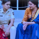 Hemangi Kavi Instagram - Happy Birthday @sushmitasen47 My actual inspiration & favourite personality! ❤️ Working with you, sitting right next to you, sharing very warm and beautiful moments with you during shoot was like dream come true! I will never forget that moment when you held my hand, I was like is this even real when we were rehearsing this scene. I was smiling and thrilled at the same time inside. Uff! 😇 जब 1994 में आपने Miss Universe का खिताब जीता, तब वो बस हमारे देश के लिए सिर्फ एक गर्व की बात नहीं थी, बल्कि इस देश की उस हर एक लडकी के लिए बहोत बडी बात थी, उसकी नीजी जीत थी, मानो जैसे वो खिताब उस हर एक लडकी ने जीता जो उसके कुदरती सावले रंग-रुप, कद-काठी के लिए समाज द्वारा या कभी कभी अपनों से ताने सुनती थी! अपने आप को कम समझती थी! लेकिन आपने मुझ जैसे उन कई लडकीयों को हौसला दिया, हिम्मत दी, सपने देखनें और उन्हें पुरे करने की ताकत दी! एक सावले रंग की, middle class family से आई हुई साधारण सी लडकी सही मायनो में असामान्य जीत हासिल कर सकती है, for generations लोगों को अपनी जीत से, सोच से, बातों से inspire कर सकती है, अपने terms पे जिदंगी जी सकती है और खुश रह सकती है ये दिखा दिया! Thank you for being you, Sush! 😘😘😘 You r beautiful inside out! ❤️ Once again Happy Birthday! Dugga Dugga Thank you @ravijadhavofficial @paragmehtacasting for giving #Taali to me! 👏🏽🙏🏽 Will be forever #grateful #sushmitasen #duggadugga #19thnovember Mumbai, Maharashtra