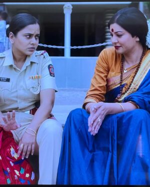 Hemangi Kavi Instagram - Happy Birthday @sushmitasen47 
My actual inspiration & favourite personality! ❤️ 
Working with you, sitting right next to you, sharing very warm and beautiful moments with you during shoot was like dream come true! I will never forget that moment when you held my hand, I was like is this even real when we were rehearsing this scene. I was smiling and thrilled at the same time inside. Uff! 😇 
जब 1994 में आपने Miss Universe का खिताब जीता, तब वो बस हमारे देश के लिए सिर्फ एक गर्व की बात नहीं थी, बल्कि इस देश की उस हर एक लडकी के लिए बहोत बडी बात थी, उसकी नीजी जीत थी, मानो जैसे वो खिताब उस हर एक लडकी ने जीता जो उसके कुदरती सावले रंग-रुप, कद-काठी के लिए समाज द्वारा या कभी कभी अपनों से ताने सुनती थी! अपने आप को कम समझती थी! लेकिन आपने मुझ जैसे उन कई लडकीयों को हौसला दिया, हिम्मत दी, सपने देखनें और उन्हें पुरे करने की ताकत दी! एक सावले रंग की, middle class family से आई हुई साधारण सी लडकी सही मायनो में असामान्य जीत हासिल कर सकती है, for generations लोगों को अपनी जीत से, सोच से, बातों से inspire कर सकती है, अपने terms पे जिदंगी जी सकती है और खुश रह सकती है ये दिखा दिया! Thank you for being you, Sush! 😘😘😘 
You r beautiful inside out! ❤️ 
Once again Happy Birthday! Dugga Dugga 

Thank you @ravijadhavofficial @paragmehtacasting for giving #Taali to me! 👏🏽🙏🏽 Will be forever #grateful 
#sushmitasen #duggadugga #19thnovember