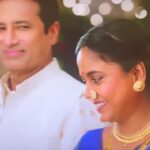 Hemangi Kavi Instagram - रिश्ता टूटने की आवाज नहीं होती, होता है दर्द! ऐसा दर्द जो वक्त के साथ कम जरूर होता है लेकिन कभी मिटता नहीं! फैसला कोई एक ले लेता है और सजा दुसरा काटता है! 💔 Dekhiye #KaiseMujheTumMilGaye har roj raat 10 baje sirf @zeetv par. #kmtmg #bhavanichitnis #jayeshchitnis #amrutabhavanichitnis #abc #AmukiAai #TeamAai #AmukeBaba #TeamBaba Cover: @zeeshanali.pk ❤️ Lyricist: Saleem Kausar 🙏🏽 Original Singer & Composer: Ghulam Ali 🙏🏽 Mumbai, Maharashtra