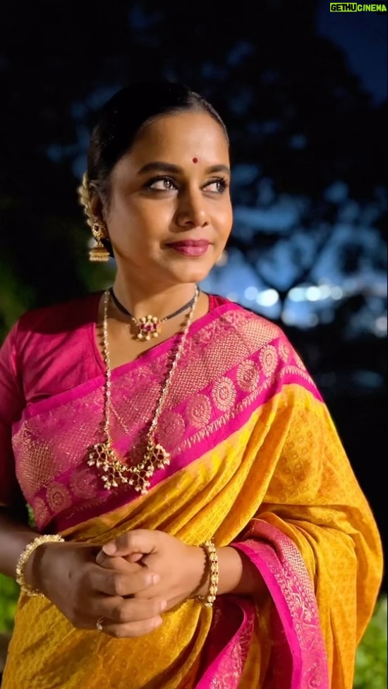 Hemangi Kavi Instagram - This is ‘Chal tujhe photos kadhto’ series! 🥰 Pc: आमचा माणूस #कवीहुँमैं #हेमांगीकवी #तीसावळीगं #kavihunmain #hemangikavi #thatduskywoman #trending #latamangeshkar #guide #waheedarehman #iphonephotography Walkeshwar
