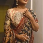 Hemangi Kavi Instagram - 💕♾️ #कवीहुँमैं #हेमांगीकवी #तीसावळीगं #kavihunmain #hemangikavi #thatduskywoman #trending #saree #mohepanghatpe Mumbai, Maharashtra