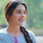 Hiba Nawab Instagram - Kya Kashmir ki Kali Jhanak jaayegi Kolkata Anirudh se milne? Kya likha hai uske aur Anirudh ke kismat mein? Dekhiye, #Jhanak, Somvaar se Ravivaar, raat 10:30 baje, StarPlus aur Disney+ Hotstar par. @hibanawab @krushalahuja9 @aslichandni